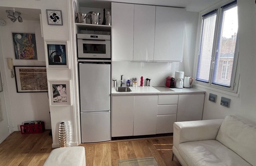 Arsenal Apartment | Cosy studio ST PAUL Le Marais