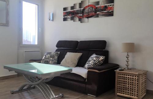 Le Mourillon Apartment | Cosy T2 Port de Toulon - Stade Mayol "Clim, WIFI Gratuit"
