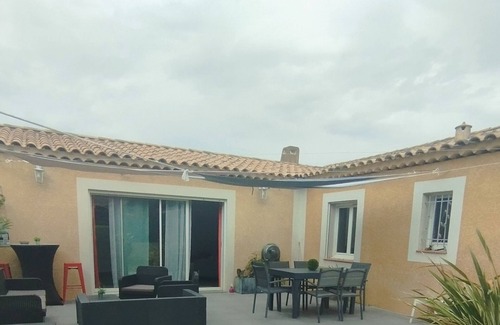 Velaux Villa | Cosy villa in the heart of the village, air-conditioned, perfect for family vacations.