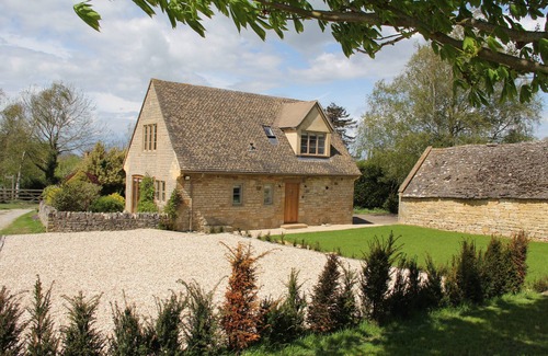Stanton Cottage | Cotswold Cottage in historic village of Stanton with views over open fields