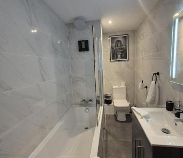 Bradford Apartment | Cotswold Escape 15 - City Centre