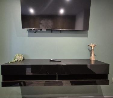 Bradford Apartment | Cotswold Escape 15 - City Centre