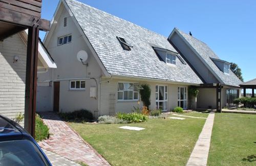 Milnerton Bed & Breakfast | Cotswold House Residence