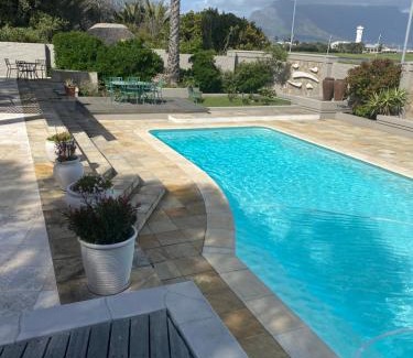 Milnerton Bed & Breakfast | Cotswold House Residence