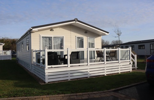 South Cerney House | Cotswold water park, Hoburne cotswolds luxury lodge.