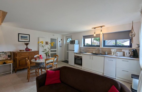 Baignes-Sainte-Radegonde Cottage | Cottage with heated pool, enclosed garden and WiFi in Baignes