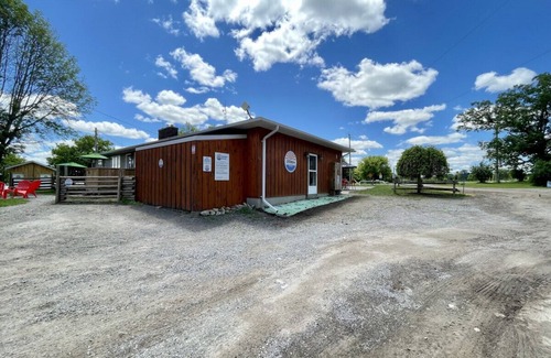 Campbellford House | Cottage #1 - Catch More Resort (Executive House)