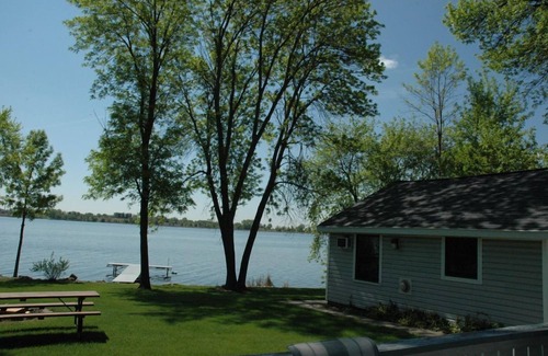 Fox Lake House | Cottage 4 on Beautiful Fox Lake!