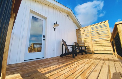 French River Cottage | Cottage #7 with coastal decor - 1 bedroom - pet friendly!