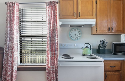 Fredericksburg Cottage | Cottage at Twin Oaks - Dog Friendly - Incredible country views