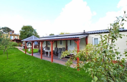 Malechowo House | Cottage by Ostrowieckie Lake with Private Beach