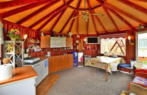 Malechowo House | Cottage by Ostrowieckie Lake with Private Beach