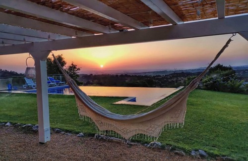 Santa Margarida da Serra Cottage | Cottage 'Cardos Villa - Private Swimming' with Mountain View, Private Pool and Wi-Fi