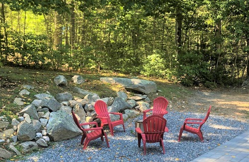 Old Mystic House | Cottage in Beautiful Setting and Close to Everything