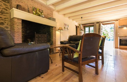 Chalais Cottage | Cottage in Chaleix near Forest and Lake