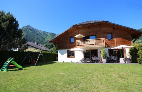 Taninges Ski Chalet | Cottage in chalet with indoor pool jacuzzi sauna hammam