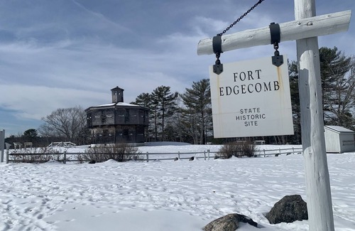 Edgecomb House | Cottage in Edgecomb - Waterfront Holiday Getaway