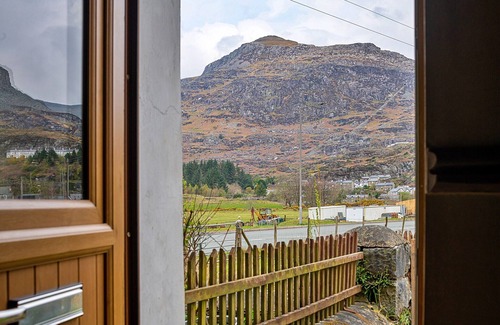 Tanygrisiau House | Cottage in Snowdonia with Mountain Views