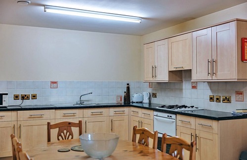 Eaton Mascott Cottage | Cottage in Netley Hall with Scenic Trails