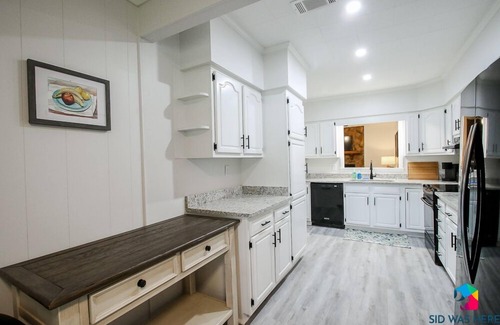 Richmond Hill House | Cottage in Richmond Hill, Pet Friendly w/King Bed