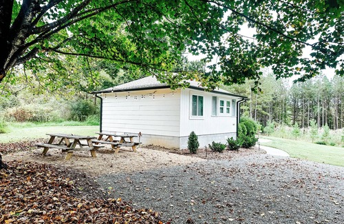 Rocky Mount House | Cottage in the Pines