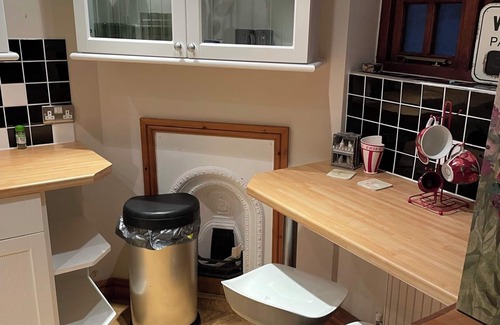 Cosford House | Cottage in Wheaton Aston, Staffordshire