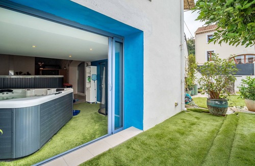 Lespignan Cottage | Cottage 'L'Orchidée' with Shared Garden, Wi-Fi and Air Conditioning