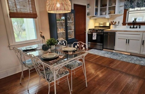 Chincoteague Cottage | Cottage on Cleveland- Adorable Cottage Walking Distance to Downtown