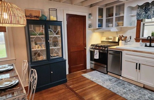 Chincoteague Cottage | Cottage on Cleveland- Adorable Cottage Walking Distance to Downtown