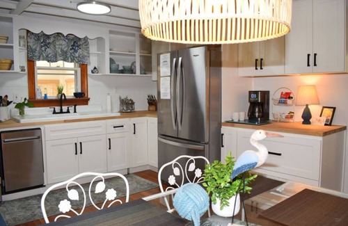 Chincoteague Cottage | Cottage on Cleveland- Adorable Cottage Walking Distance to Downtown