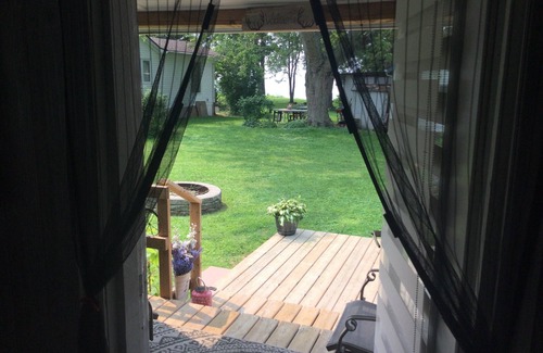 Colchester Cottage | Cottage On The Bluffs (Olive’s Place)