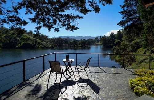 Guatape Cabin | Cottage on the Lake:Private Cabin with Jacuzzi in Guatapé, near Piedra del Peñol