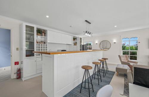 Aldinga House | Cottage On Vines - Aldinga - C21 SouthCoast Holidays