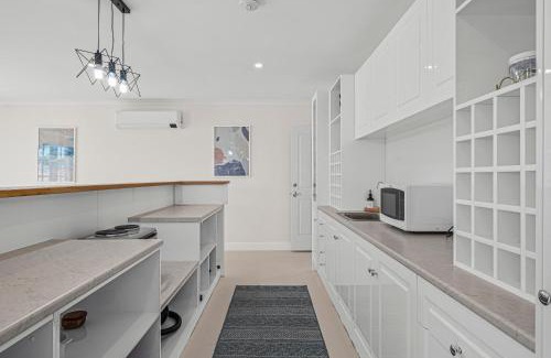 Aldinga House | Cottage On Vines - Aldinga - C21 SouthCoast Holidays
