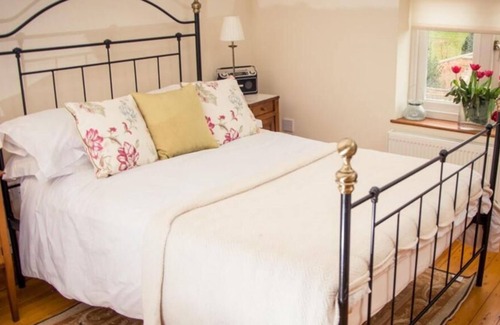 Holton Le Clay Cottage | Cottage Owl Barn at Owl Barn at the Gardens