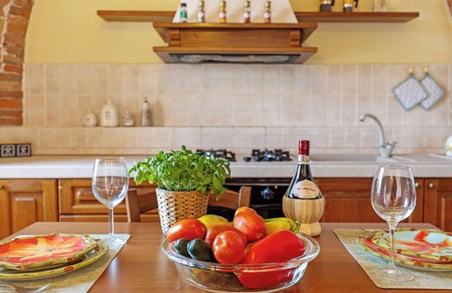 San Macario In Monte Cottage | Cottage 'Rustico Toscano' with Shared Pool, Shared Garden and Wi-Fi