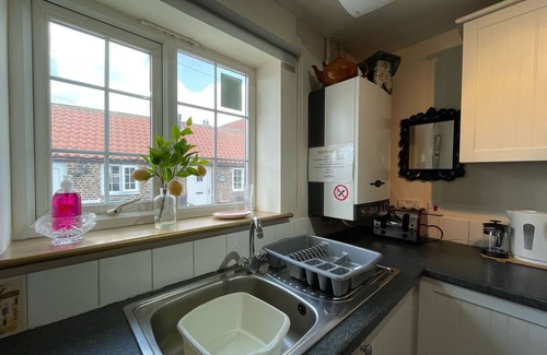 Yarm Cottage | COTTAGE SLEEPING 12 S/C. B&B ADJOINING FOX COVERT PUB YARM