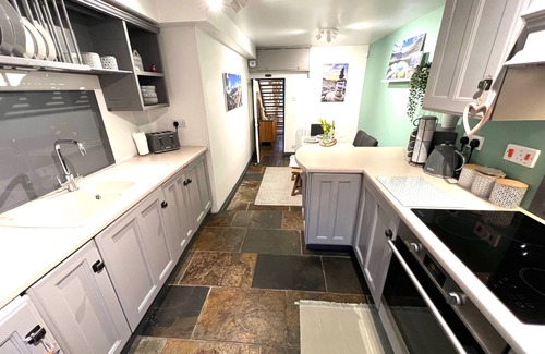Trefor Cottage | Cottage - Sleeps 4 - Pet Friendly - Terrace