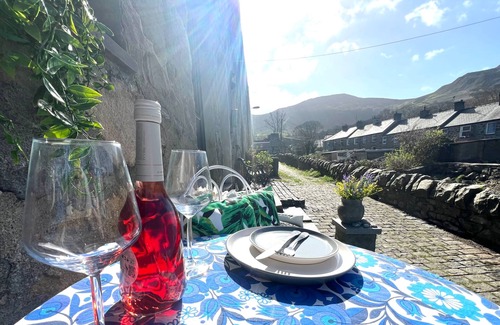Trefor Cottage | Cottage - Sleeps 4 - Pet Friendly - Terrace