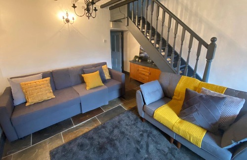 Trefor Cottage | Cottage - Sleeps 4 - Pet Friendly - Terrace