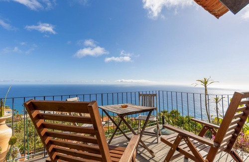 Arco da Calheta Cottage | Cottage Sol, a special retreat facing the sun