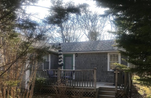 West of Town House | Cottage with large private yard