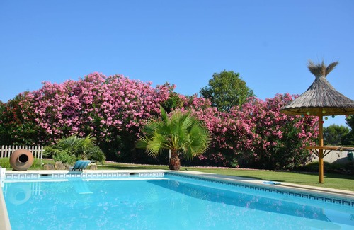 Bouillargues Cottage | cottage ZEN 2 people in village near Nimes air conditioning swimming pool garden