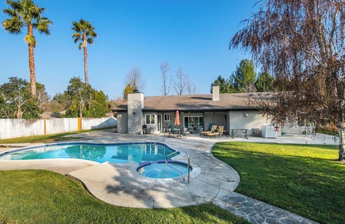 South Redlands House | Country Club-Adjacent Home w/Pool, Jacuzzi & More