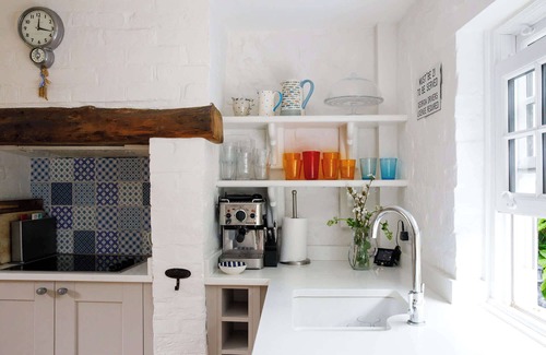 Sidlesham House | Country cottage in pretty village/quay views
