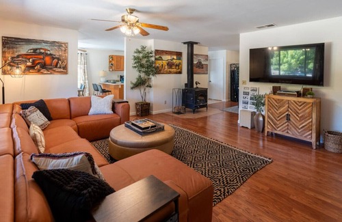 Ranchita House | Country Cowboy Hot Tub Home on 20 Acres with Electric Air Hockey and Ping Pong