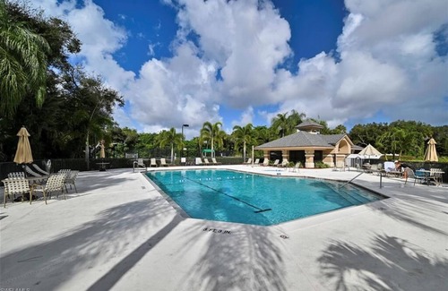 Estero House | Country Creek -Lovely updated 3 bed/2 bath Estero home with hot tub and golf