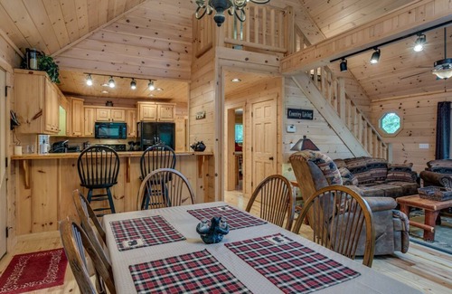 Copperhill Cabin | Country Dreams | Near Ocoee River | Hot Tub | Fire Pit