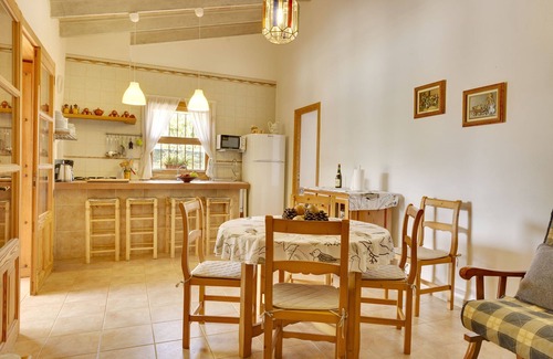 Buger Cottage | country estate ideal for families