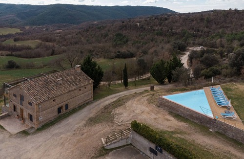 Santa Maria de Merles House | Country House 'El Pujol' with Mountain View, Wi-Fi and Air Conditioning